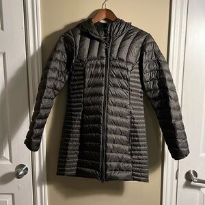 Sleek eddie Bauer olive green spring coat. Great for transitional weather